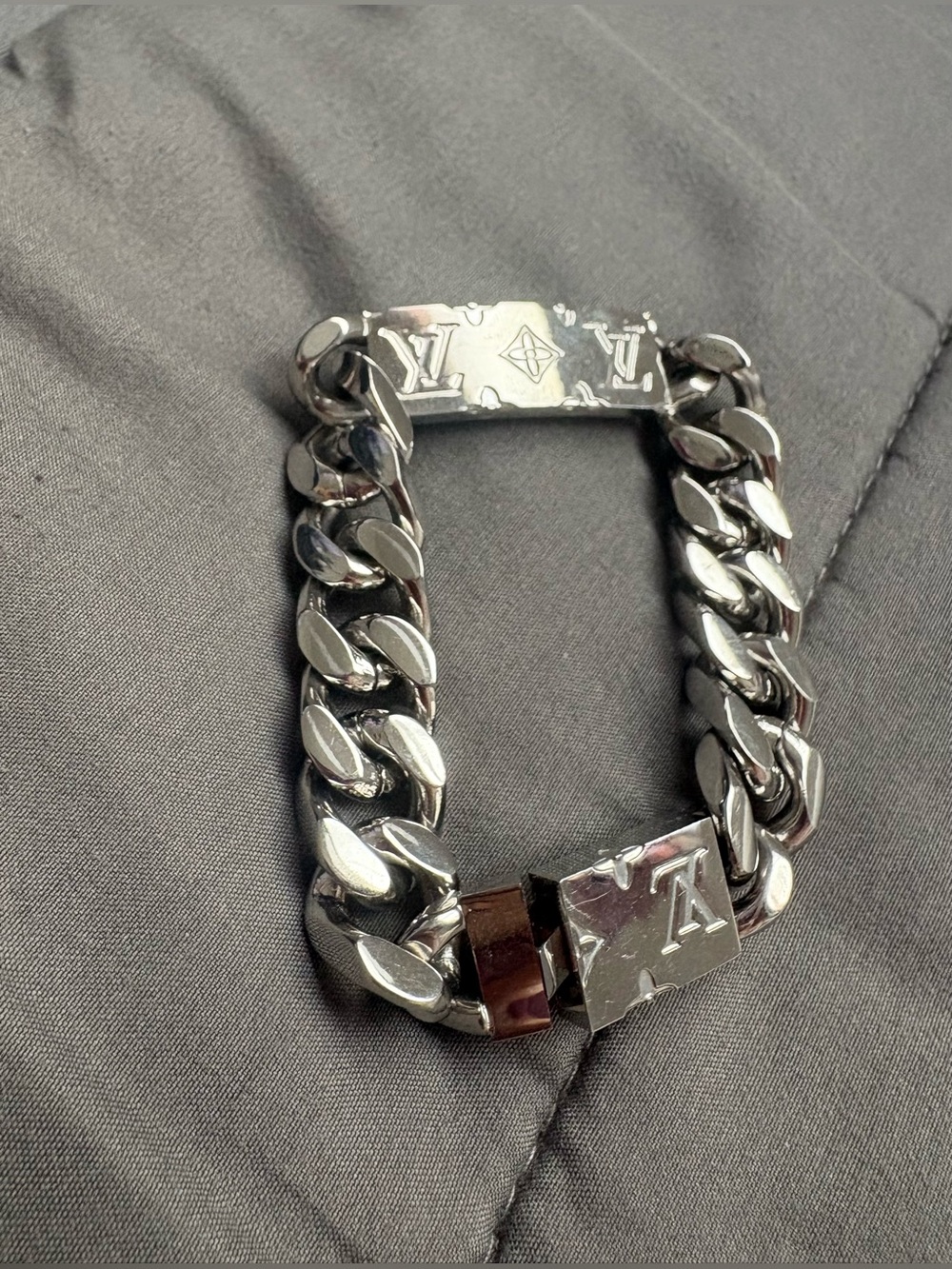 Louis Vuitton Monogram Silver Chain bracelet - Picture 3 of 8
